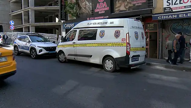 Bahçelievler'de havalandırma boşluğundan girip tavanı kırarak kuyumcuyu soydular