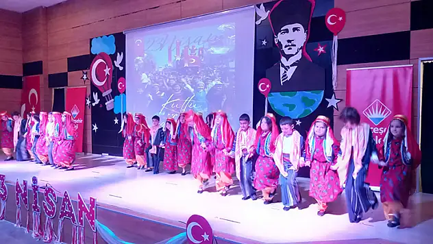 Bahçeşehir Koleji 23 Nisan'ı velilerle birlikte kutladı