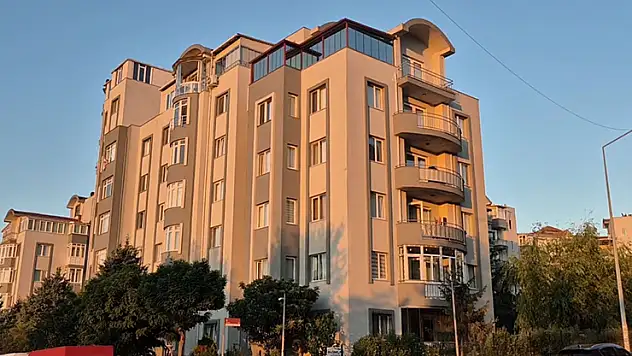 Bahçeşehir'de karısını silahla ağır yaralayan şahıs, ardından silahı kendi kafasına dayadı