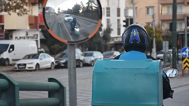 Bahşiş ve motokurye gelirlerine yeni vergi getirilmeyecek, KDV muafiyeti uygulanacak
