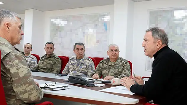Bakan Akar: İdlib'de başlatılan Bahar Kalkanı Harekatı başarıyla sürdürülmekte