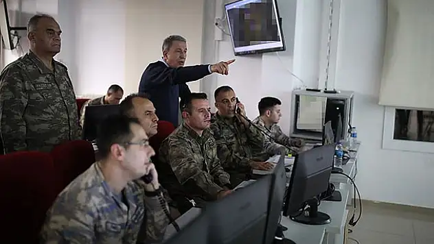 Bakan Akar ve kuvvet komutanları sıfır noktasında
