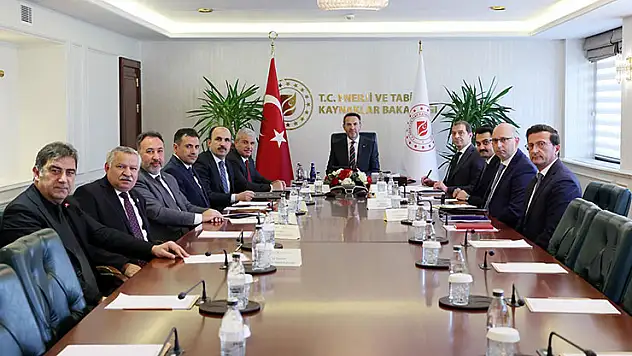 Bakan Bayraktar, Konya'daki yatırımları görüştü