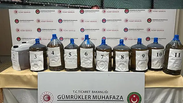 Bakan Bolat, bir tırda 216,6 kilogram sıvı metamfetamin ele geçirildiğini duyurdu
