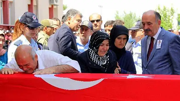 Bakan Çelik: 'Çoruh uyur, alçaklar, hainler uyumuyorlar'