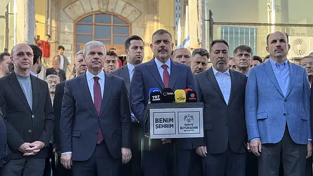 Bakan Çiftçi bayram namazını Konya'da kıldı