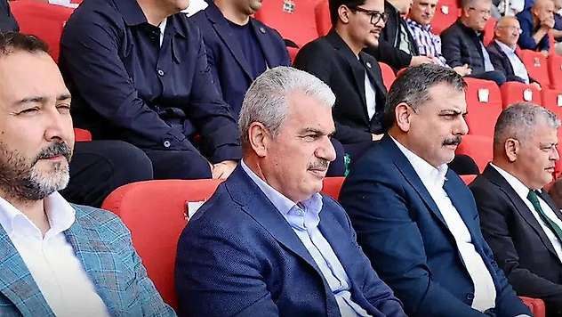 Bakan Çiftçi, Konyaspor-Başakşehir maçını izledi