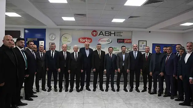 Bakan Çiftçi, Türkiye'nin üreten gücü Çumra  Şeker Fabrikası'nı ziyaret etti
