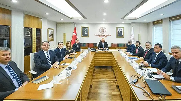 Bakan Ersoy, Spotify Türkiye ofisinin 2026'da İstanbul'da açılacağını bildirdi