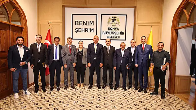 Bakan Ersoy Taş Bina'da turizmcilerle buluştu
