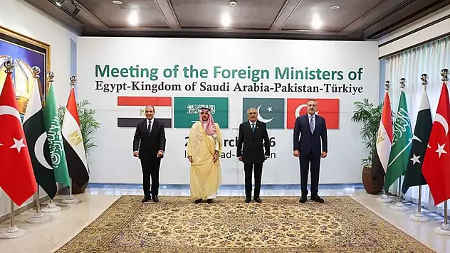 Bakan Fidan, İslamabad'da 'Türkiye-Mısır-Pakistan-Suudi Arabistan Dışişleri Bakanları Toplantısı'na katıldı