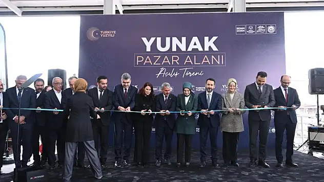 Bakan Göktaş, Konya Büyükşehir'in Yunak'a kazandırdığı kapalı pazar yerinin açılışını yaptı
