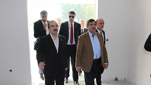 Bakan Güllüce Kentsel Dönüşüm Kapsamında Yapılan Konutları İnceledi