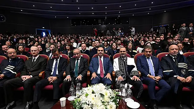 Bakan Kacır: Türkiye, gençleriyle geleceğe sağlam adımlarla ilerliyor