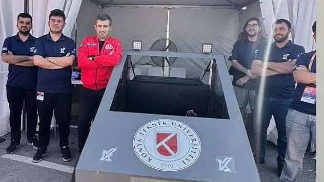 Bakan Kacır ve Bayraktar, KTÜN'lü öğrencilerin çalışmalarını inceledi