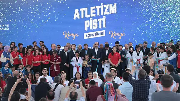 Bakan Kasapoğlu ve Bakan Kurum Atletizm Pisti'nin açılışını gerçekleştirildi
