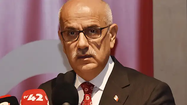 Bakan Kirişci Konya'da konuştu: Ayçiçeğinin alım fiyatlarını 12 TL/kilogram üzerinden devam ettireceğiz