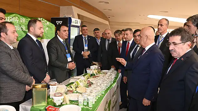 Bakan Kirişci, Konya DSYB standını ziyaret etti