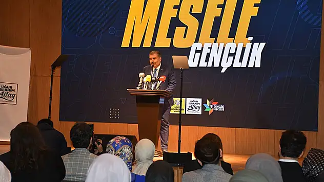 Bakan Koca, Konya'da gençlerle buluştu
