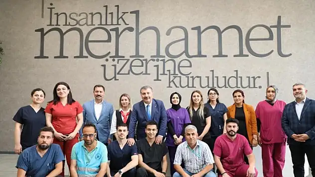 Bakan Koca'dan rekor sürede tamamlanan hastaneye bayram ziyareti