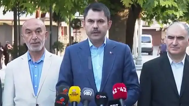 Bakan Kurum bayram namazını Konya'da kıldı: Eser üretme anlayışıyla iş yapmaya, hizmet etmeye devam edeceğiz
