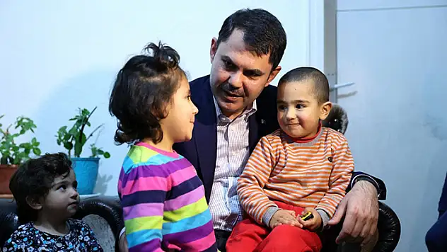 Bakan Kurum'dan skolyoz hastası Elif'e destek