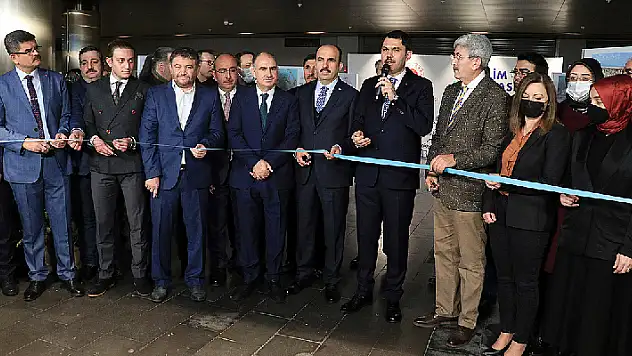 Bakan Kurum, İklim Şurası'nda  sergi açılışı yaptı