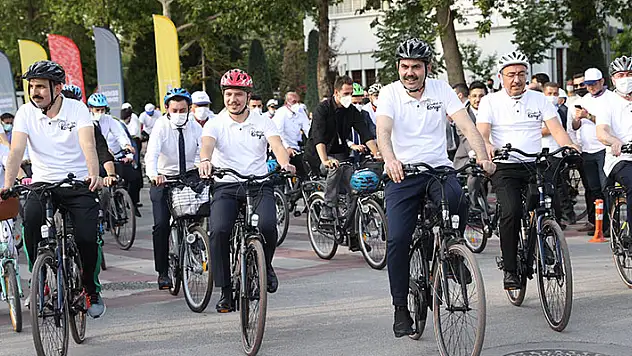 Bakan Kurum Konya'da bisiklet etkinliğine katıldı