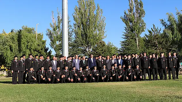Bakan Kurum, Konya'da jandarma personeli ile bayramlaştı