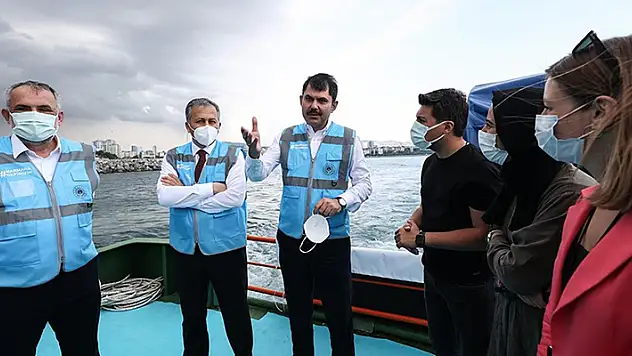 Bakan Kurum: Marmara Denizi'nden 12 günde 4 bin 555 metreküp müsilaj temizlendi
