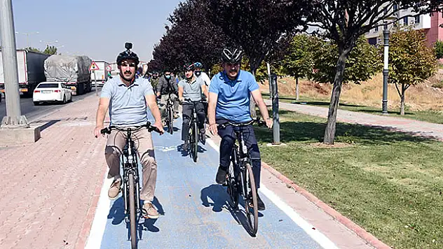 Bakan Kurum ve Başkan Altay sağlıklı yaşam için pedal çevirdi