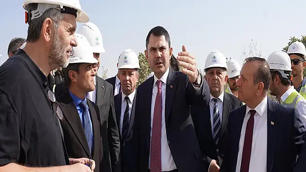 Bakan Kurum Yavru Vatan'da incelemelerde bulundu 