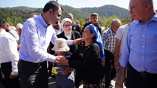 Bakan Kurum'dan Şerife teyzeye: 'Artık üzülme tamam mı?'