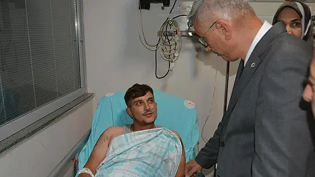 Bakan Memişoğlu, Eskişehir'deki orman yangınında yaralanan orman işçilerini ziyaret etti