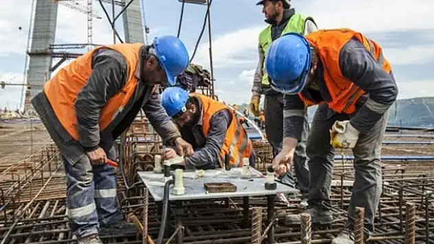 Bakan Müezzinoğlu'dan flaş taşeron açıklaması
