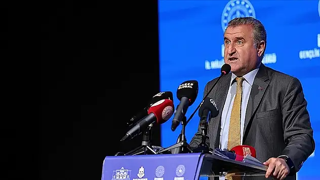 Bakan Osman Aşkın Bak: Biz gençlerimizin emrindeyiz. Her zaman onların yanındayız
