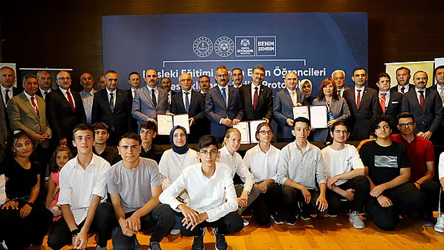 Bakan Özer: '1 milyon gencimizi meslek eğitim merkezleriyle buluşturacağız'