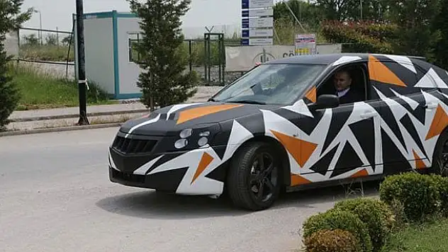 Bakan Özlü, yerli otomobili test etti