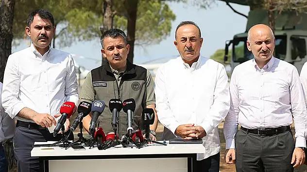 Bakan Pakdemirli: Yangınların 57'sini kontrol altına aldık
