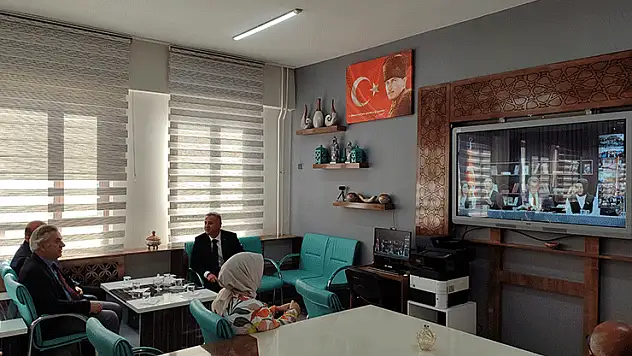 Bakan Tekin, Konya'da uzaktan öğretmenlerle buluştu