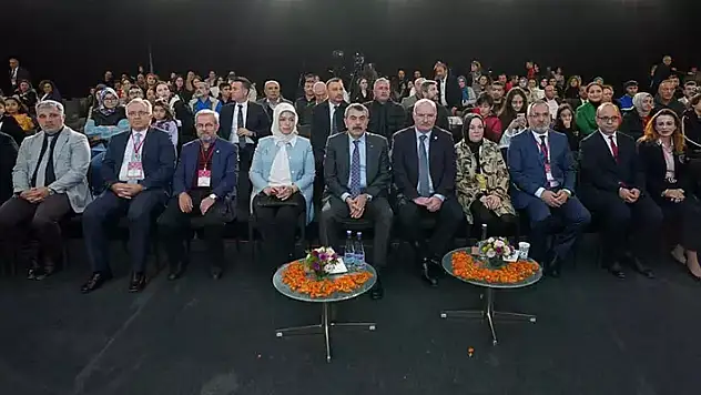 Bakan Tekin: Müfredatlarımızı revize edeceğiz

