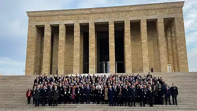 Bakan Tekin ve öğretmenlerden Anıtkabir'e ziyaret

