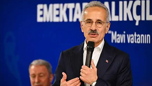 Bakan Uraloğlu: Hürmüz Boğazı'nda 15 Türk sahipli gemi var
