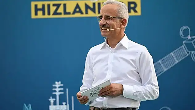 Bakan Uraloğlu'ndan Instagram açıklaması: Kapatma sebeplerimizin genel karşılığını aldık
