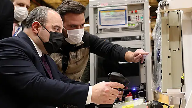 Bakan Varank, Konya'da stabilize silahlı kule sistemini test etti
