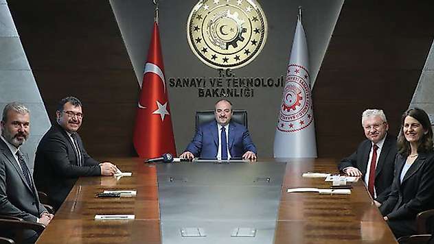 Bakan Varank: Kovid-19'a karşı kendi sentezimizle geliştirilmiş çok önemli bir ilacı ürettik