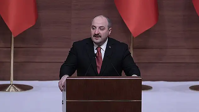 Bakan Varank: Salgın sürecinde Türkiye kendi kendine yetebilmenin en güzel örneklerini verdi