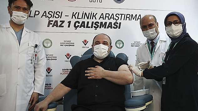 Bakan Varank, yerli Kovid-19 aşı adayının ilk insan denemelerinde gönüllü oldu