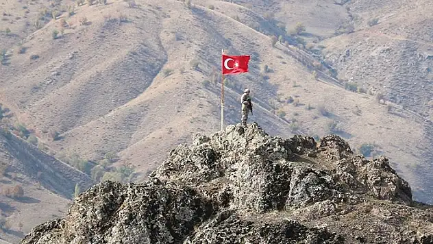 Bakan Yerlikaya, 4 teröristin teslim olduğunu açıkladı