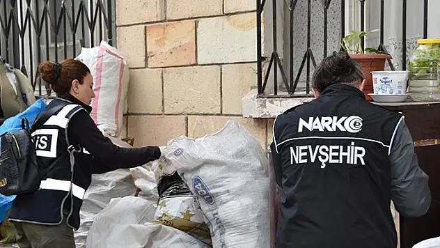 Bakan Yerlikaya: '41 ilde uyuşturucuya karşı düzenlenen 'Narkoçelik-12' operasyonunda 268 kişi yakalandı'
